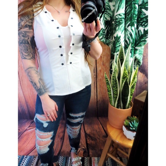 NWT Anthropologie button detailed tank top ✨ - Picture 2 of 5